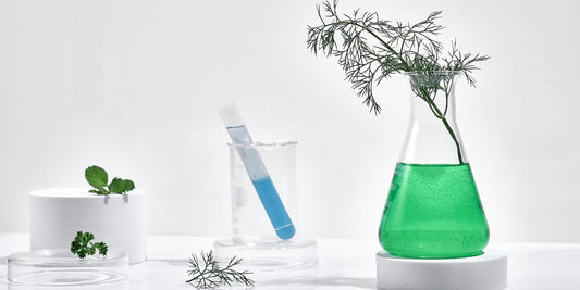 Quels sont les actifs cosmétiques incompatibles avec le soleil ?