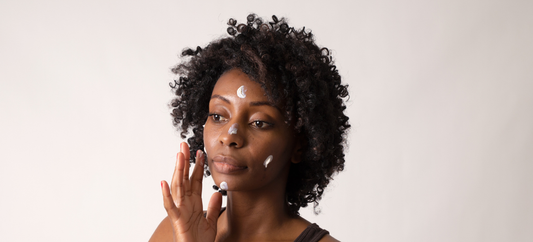La protection solaire pour les peaux noires, mates et métissées