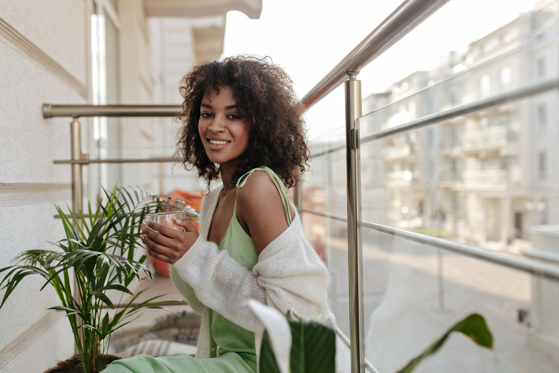 Soin du visage peau noire | Quelle routine adopter à l’arrivée de l’automne ?