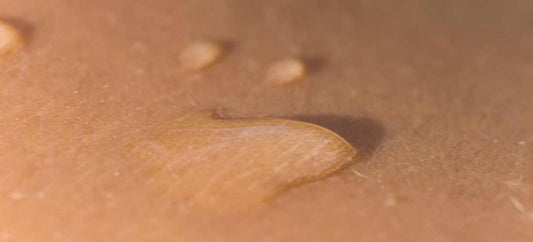 Comment traiter la peau grasse efficacement ? Conseils et astuces.